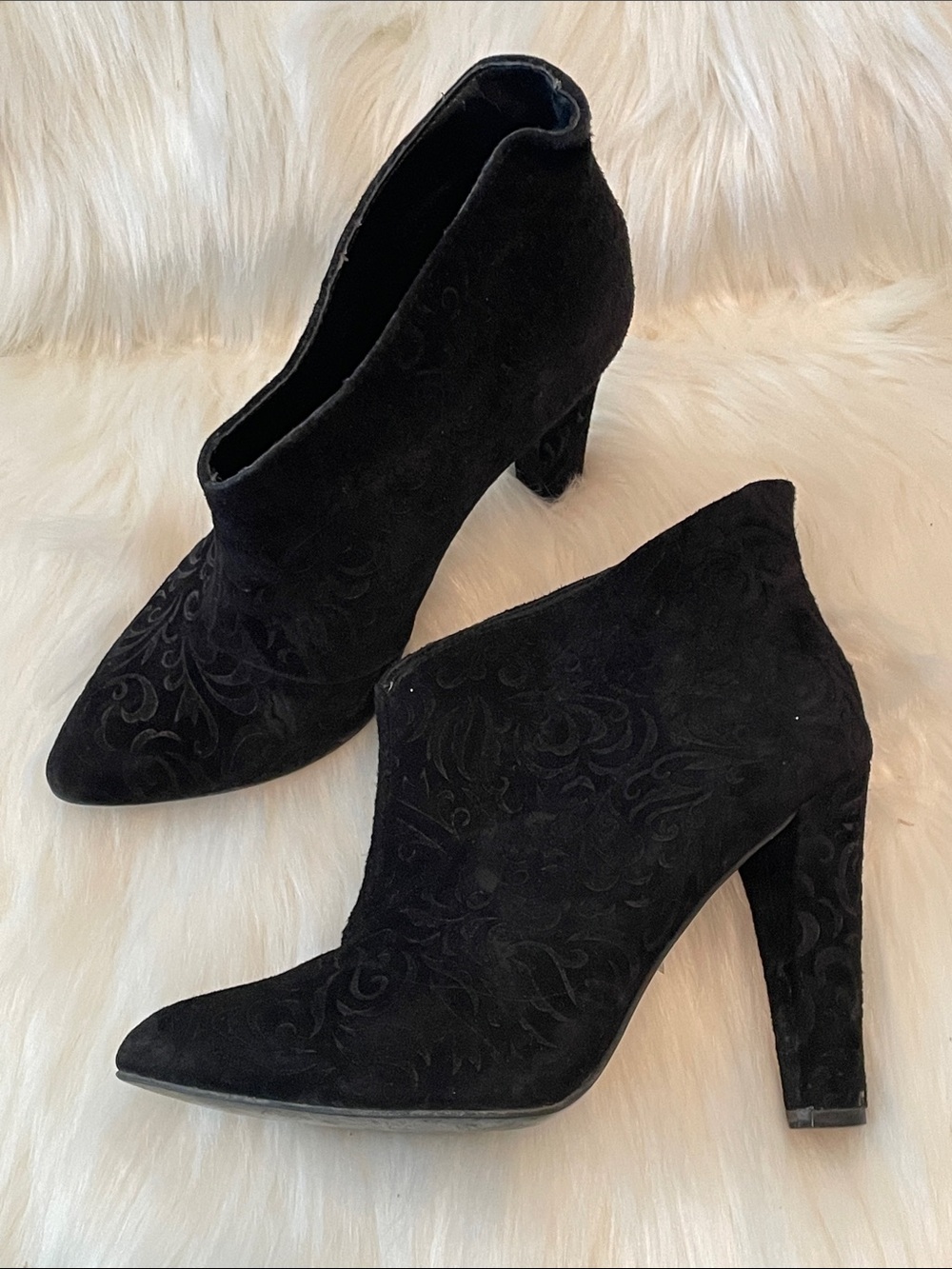 le chateau Black Suede Embossed Pointed-Toe Ankle Booties -7